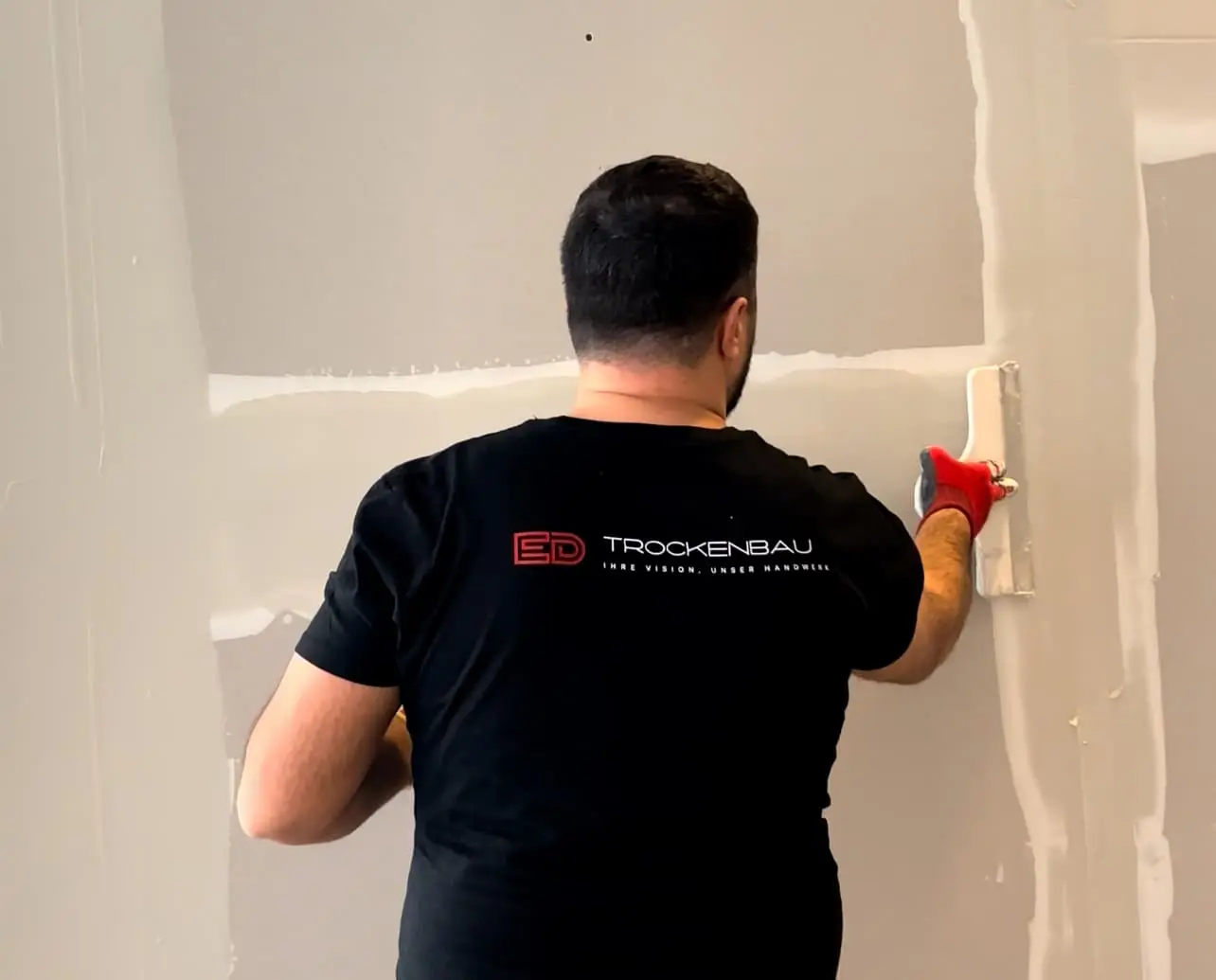 Fertig gespachtelte Trockenbauwand von ED-Trockenbau